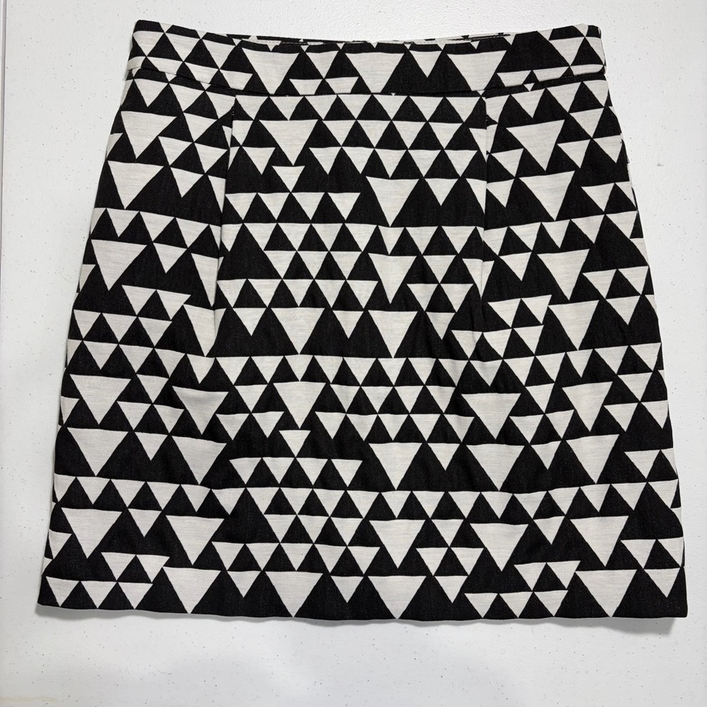 J. Crew B&W Geometric Triangle Lined Mini Skirt (00)